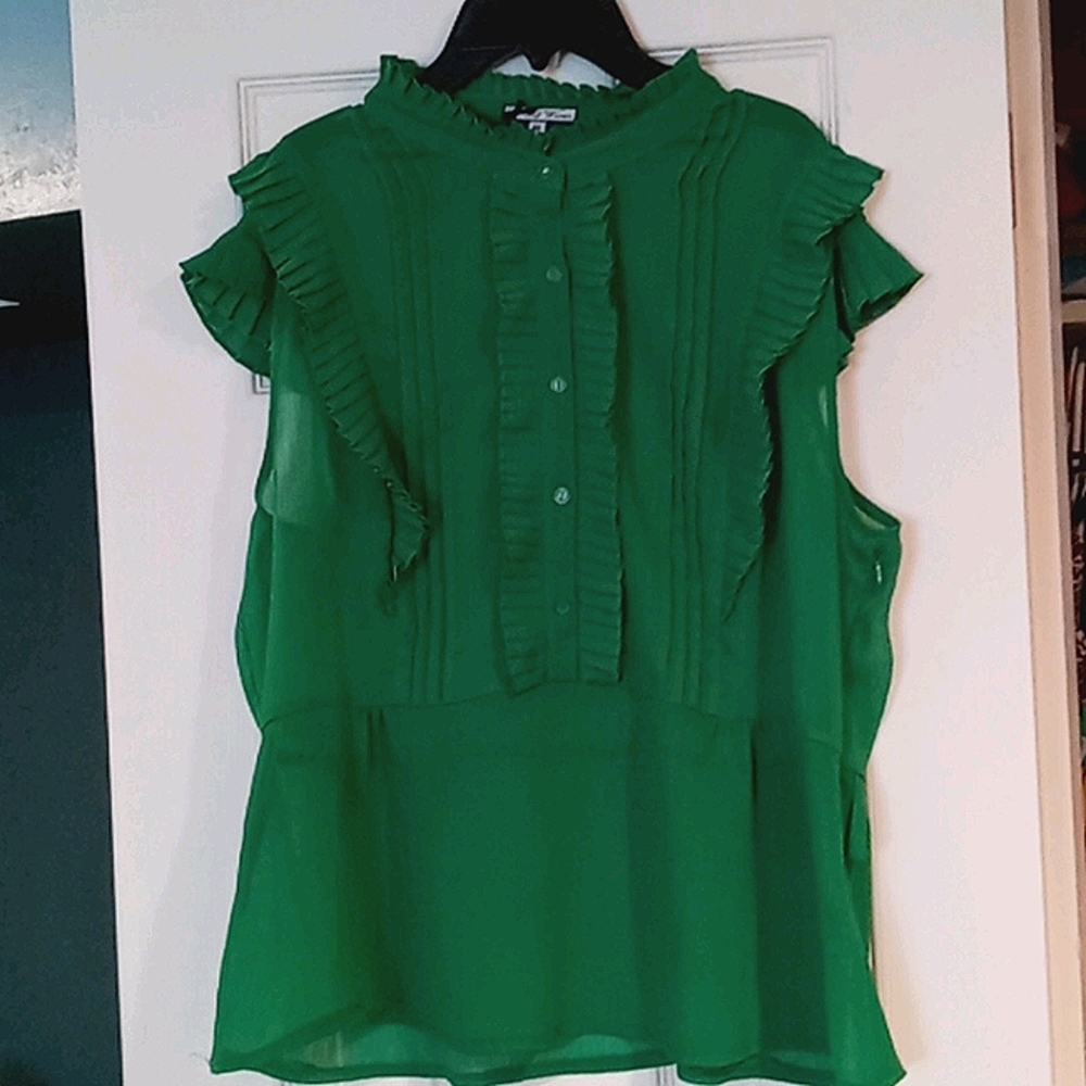 Green chiffon-like sleeveless blouse